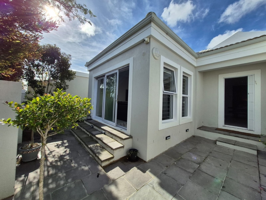 3 Bedroom Property for Sale in Sunningdale Western Cape